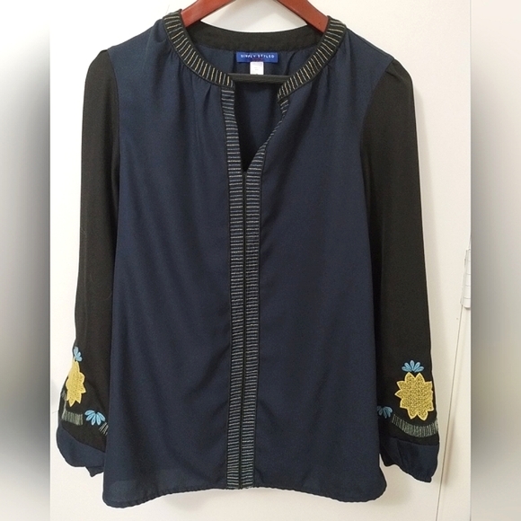 Embroidered Pineapple Two Tone Blouse - Picture 5 of 7